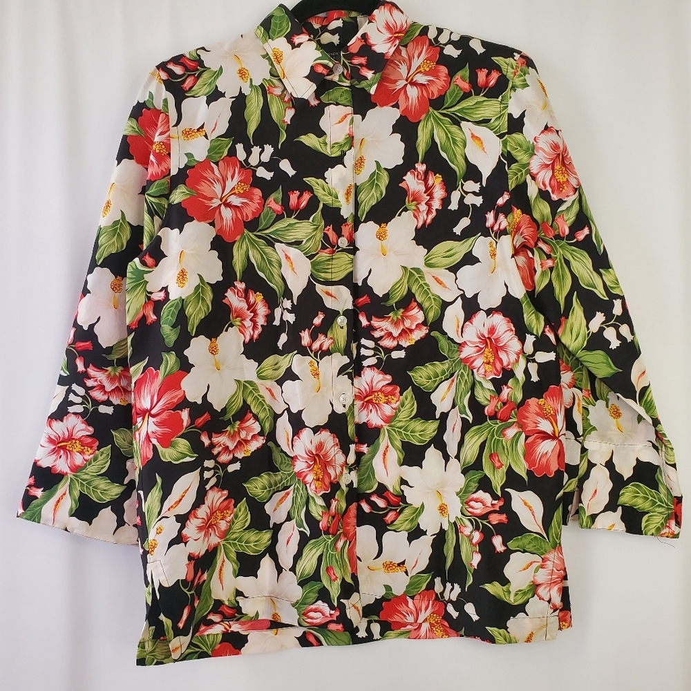 Jones New York Signature Size M 100% Silk button front 3/4 Sl blouse